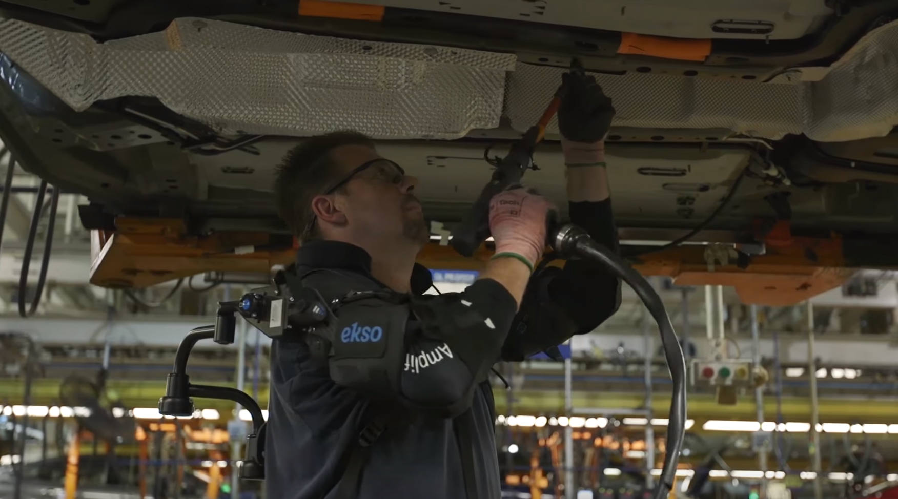 Ford apuesta por los exoesqueletos